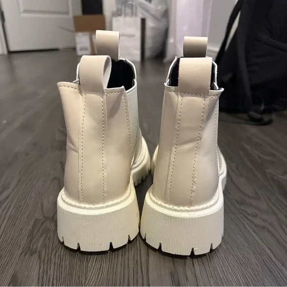 Tan boots - Picture 3 of 3